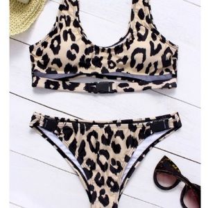 Leopard Scoop Neck Buckle Design Bikini